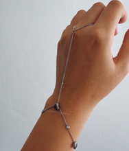 Load image into Gallery viewer, HEART HAND CHAIN