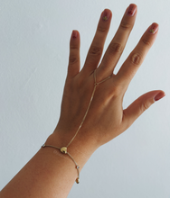 Load image into Gallery viewer, HEART HAND CHAIN