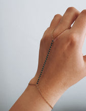 Load image into Gallery viewer, DAINTY STONES HAND CHAIN