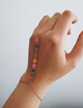 Load image into Gallery viewer, FLOWER HAND CHAIN