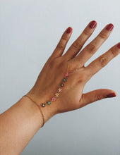 Load image into Gallery viewer, FLOWER HAND CHAIN