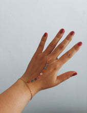 Load image into Gallery viewer, FLOWER HAND CHAIN