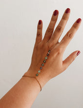 Load image into Gallery viewer, FLOWER HAND CHAIN
