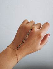 Load image into Gallery viewer, FLOWER HAND CHAIN