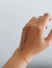 Load image into Gallery viewer, FLOWER HAND CHAIN
