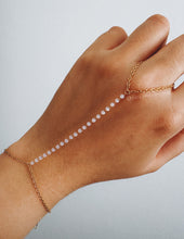 Load image into Gallery viewer, DAINTY STONES HAND CHAIN