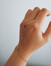 Load image into Gallery viewer, STONE HAND CHAIN