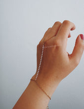 Load image into Gallery viewer, DAINTY STONES HAND CHAIN