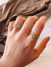 Load image into Gallery viewer, CLASSIC CROWN RING