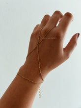 Carregar imagem no visualizador da galeria, ALTHEA X HAND CHAIN
