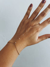 Load image into Gallery viewer, DAINTY PEARLS HAND CHAIN
