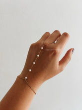 Load image into Gallery viewer, PEARL HAND CHAIN
