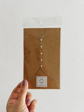 Load image into Gallery viewer, PEARL HAND CHAIN
