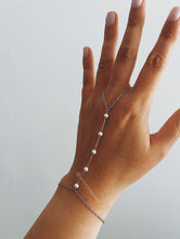 Load image into Gallery viewer, PEARL HAND CHAIN
