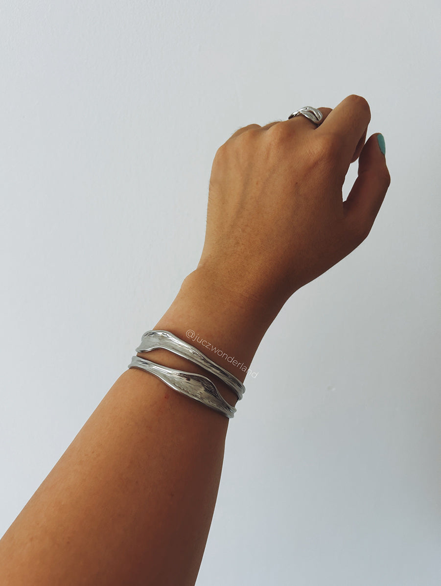 MINIMALIST BOLD STRENGHT BRACELET
