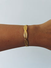 Load image into Gallery viewer, GOLDEN TWIST BRACELET
