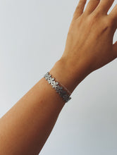 Load image into Gallery viewer, FLOWER WREATH BRACELET
