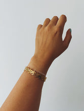 Load image into Gallery viewer, FLOWER WREATH BRACELET
