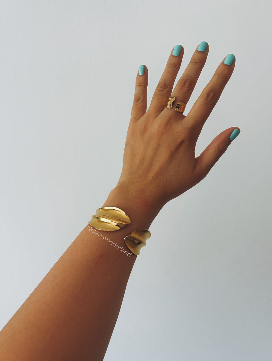 BOLD WAVE BRACELET