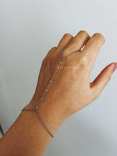 Load image into Gallery viewer, DAINTY STONES SILVER HAND CHAIN
