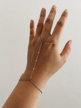Load image into Gallery viewer, DAINTY PEARLS HAND CHAIN
