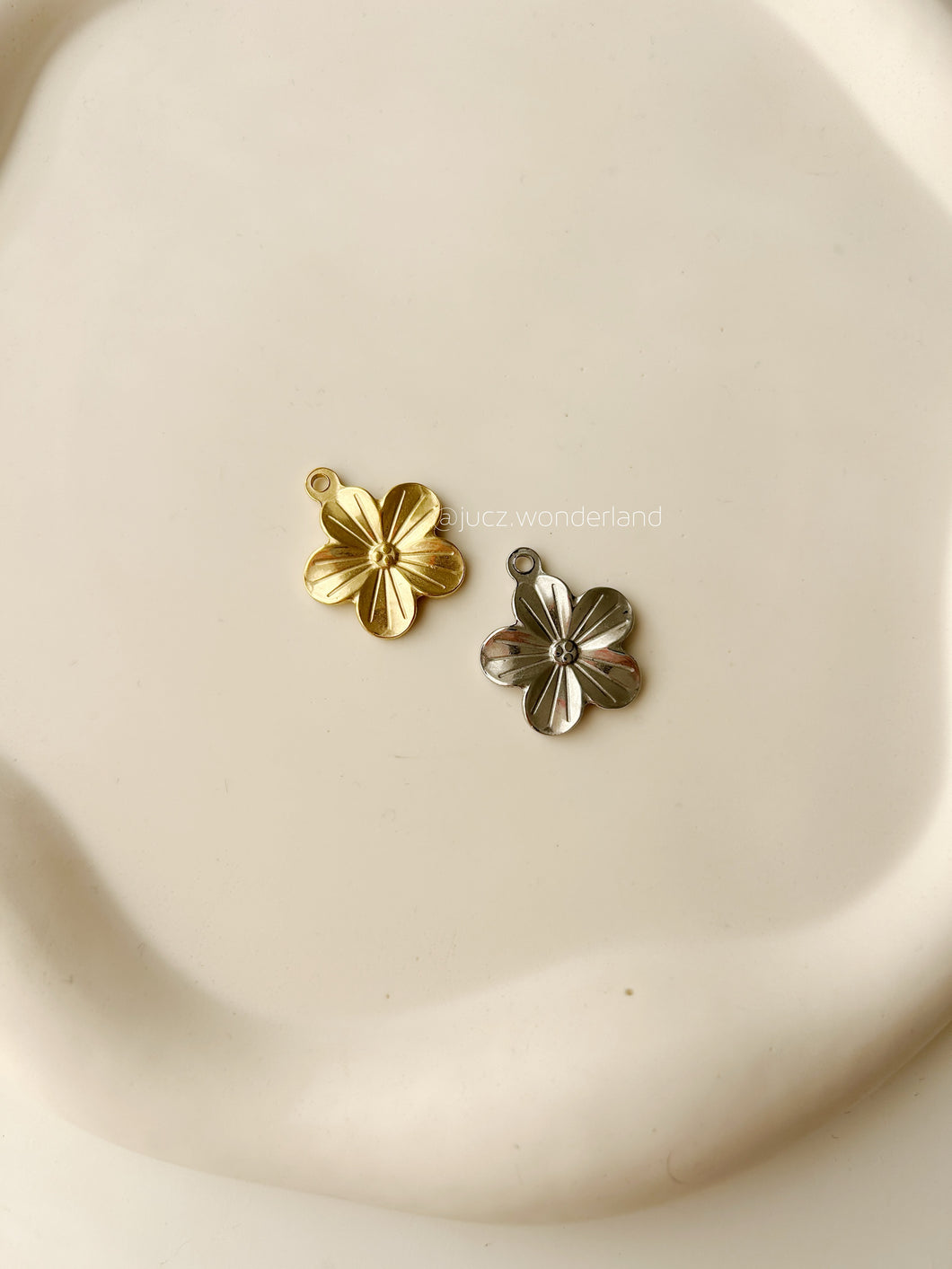 FLOWER CHARM