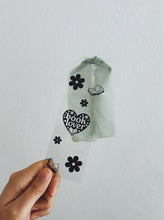 Carregar imagem no visualizador da galeria, BOOKMARK - BOOK LOVER HEART
