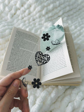Carregar imagem no visualizador da galeria, BOOKMARK - BOOK LOVER HEART
