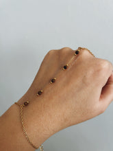 Carregar imagem no visualizador da galeria, STONE HAND CHAIN
