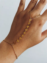 Load image into Gallery viewer, LITTLE SHELLS HAND CHAIN
