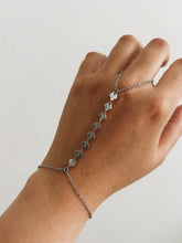 Load image into Gallery viewer, LITTLE SHELLS HAND CHAIN
