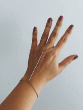 Load image into Gallery viewer, STILL PEARLS HAND CHAIN
