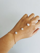 Load image into Gallery viewer, PEARL SHELLS HAND CHAIN

