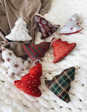 Carregar imagem no visualizador da galeria, Trees - Eco-Friendly Fabric Christmas Ornaments
