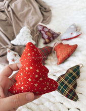 Carregar imagem no visualizador da galeria, Trees - Eco-Friendly Fabric Christmas Ornaments
