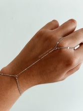 Load image into Gallery viewer, ZINNIA Y HAND CHAIN

