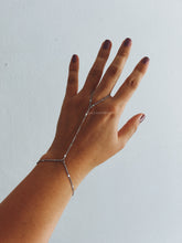 Load image into Gallery viewer, ZINNIA Y HAND CHAIN
