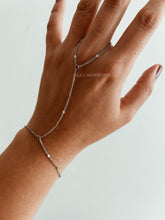 Load image into Gallery viewer, ZINNIA Y HAND CHAIN
