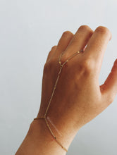 Load image into Gallery viewer, ZINNIA Y HAND CHAIN
