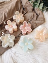 Load image into Gallery viewer, FLORAL PASTEL HAIR CLIP

