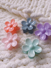 Load image into Gallery viewer, PASTEL FLOWER HAIR CLIP
