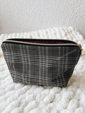 Carregar imagem no visualizador da galeria, POUCH - CLASSIC GREY IRISH CHESS
