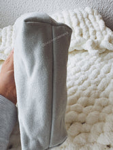 Carregar imagem no visualizador da galeria, POUCH - A LITTLE DRAMATIC
