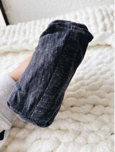 Carregar imagem no visualizador da galeria, POUCH - STAY WEIRD
