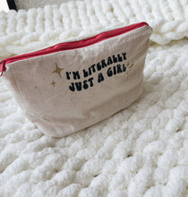 Carregar imagem no visualizador da galeria, POUCH - I&#39;M LITERALY JUST A GIRL
