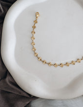 Load image into Gallery viewer, FLORAL BRACELET
