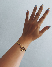 Carregar imagem no visualizador da galeria, SNAKE CUFF BRACELET
