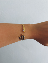 Carregar imagem no visualizador da galeria, SNAKE CUFF BRACELET
