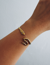 Carregar imagem no visualizador da galeria, SNAKE CUFF BRACELET
