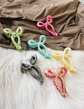 Carregar imagem no visualizador da galeria, BOW HAIR CLIP
